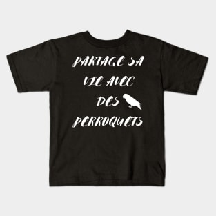 Partage sa vie avec des perroquets citation en francais Kids T-Shirt